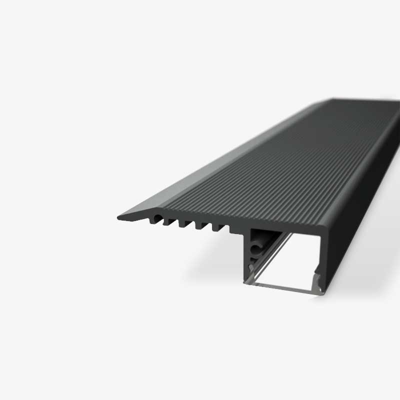 Crni aluminijski profil za LED traku ugradnju na stepenice 47 x 14 x 14.2 mm